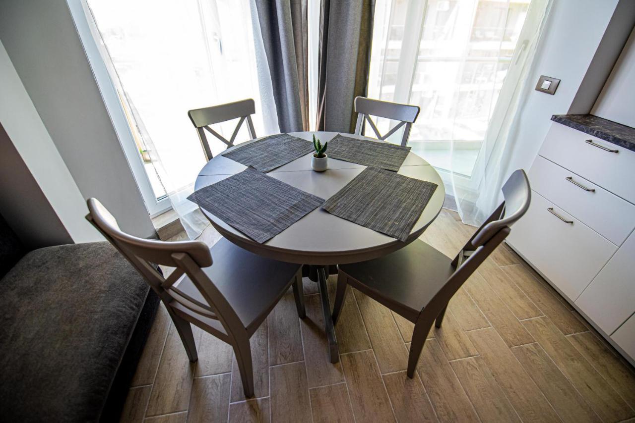 Apartment Katrina - Alezzi Beach - Sea View Năvodari Eksteriør billede